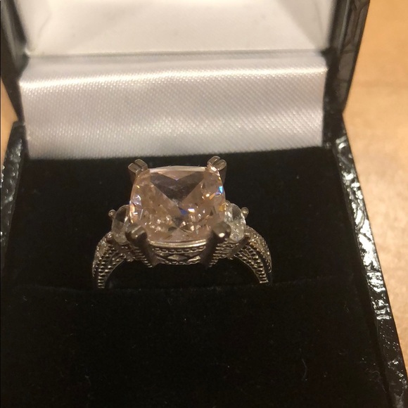 Pink CZ ring - Picture 2 of 4